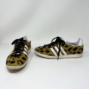 Adidas Gazelle Noah Cheetah Animal Print Sneaker. Are a MENS 5.5 = 7 in WOMENS.